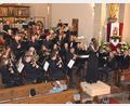 Bild: jr
Im Altarraum der Stadtpfarrkirche St. Jakob hatten die 42 Musiker Platz genommen und erfreuten die Besucher mit einem rund 90-minütigen Konzert.