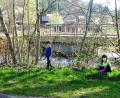 Bild: jp
Auch Kinder sind unter den rund 80 Helfern, die in der Natur Unrat sammeln.