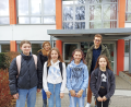 Bild: Anita Wurm/exb
Magdalena Wurm, Emma Werner, Johanna Wurm, Katrina Mehler (vorne von rechts) sowie Jessica Müller und Felix Heindl (hinten von links) nach ihren bestandenen Prüfungen an der Berufsfachschule für Musik in Sulzbach-Rosenberg.