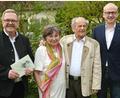 Bild: gf
Geburtstagsfreuden gab es im Hause Pflamminger (von links) Bürgermeister Martin Preuß, Monika und Richard Pflamminger, der seinen 90. feierte, sowie Hahnbachs Bürgermeister Bernhard Lindner.