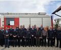 Bild: Feuerwehr Unterlind/exb
Die Verantwortlichen der Feuerwehr mit Ehrengästen und Geehrten: Feuerwehrvereinsvorsitzender Winfried Prokisch (von links), Bürgermeister Franz Tauber, Lukas Völkl, Katja Kopp, Christoph Hofmann, Sebastian Wiche, Franz-Julian Pscherer, Hartmut Pscherer, Nico Daubner, Simon Glaser, Markus Lehnert, Hermann Prechtl, Sigfried Hofmann, Ottmar Wiche, Peter Pscherer, Walter Ehlich, Kreisbrandmeister Johannes Geisler und Kommandant Raphael Pscherer.