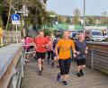 Bild: Lowak
Vom Parkplatz der DJK Weiden laufen die verschiedenen Gruppen los. Lauftreff ist immer montags und donnerstags um 18.30 Uhr.