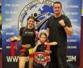 Bild: exb
Die Amberger Teilnehmer beim Kickboxen in Wels: (von links) Jenny Wurster, Mila Wurster und Trainer Erich Aul.