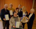 Bild: R. Deinlein/exb
Ehrungen beim VdK Auerbach: (sitzend) Joachim Kugler, (stehend, von links) Jakob Kirzdörfer, Georg Benaburger, Barbara Schreglmann, Dritter Bürgermeister Michael Streit, Vorsitzende Heidi Deinlein und Kreisverbandsvorsitzende Marianne Kies-Baldasty.