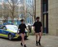 Archivbild: picture alliance/dpa/DPolG Bayern
Das Standbild aus einem Youtube-Video der Polizeigewerkschaft (DPolG) zeigt Polizisten ohne Hosen und soll den eklatanten Mangel an Dienstkleidung bei der bayerischen Polizei anklagen.