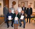 Bild: gi
Die beiden OWV-Vorsitzenden Josef Enslein (links) und Peter Franz (rechts) dankten den fleißigen Helfern und langjährigen Mitgliedern im Namen des Waldvereins. Für 50 Jahre Mitgliedschaft wurde Karl Liebl sen. besonders gedankt.