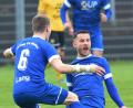 Bild: Büttner, Gerhard
So würde Moritz Zeitler (rechts) am Sonntag wieder jubeln. Der SpVgg-SV-Aketur ist gegen den TB/ASV Regenstauf wieder dabei.