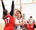 Archivbild: Büttner, Gerhard
Neustadts erfolgreichste Werferin, Moni Fohringer (am Ball), will ebenso wie das komplette DJK-Team die Saison mit einem Erfolg in Bad Aibling abrunden.