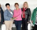 Bild: Petra Kummer/exb
Stellvertretende HPZ-Vorstandsvorsitzende Brigitte Krause (Mitte) freut sich mit den Vorstandsmitgliedern des Katholischen Frauenbundes Luhe Marianne Paulus, Petra Irlbacher, Luise Köllner und Rita Gleißner (Von links) über die Spende.