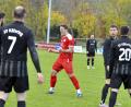 Archivbild: Hubert Ziegler
Bekanntes Bild: Königsteins Torjäger Udo Hagerer (Mitte) jubelt über einen Treffer. Wird das auch im Spitzenspiel der Kreisliga Süd gegen den SV Inter Bergsteig um Abwehrchef Julian Ceesay so sein?