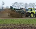 Symbolbild: Philipp Schulze
Ein Güllefass hat sich am Donnerstagabend von einem Traktor bei Velburg gelöst.