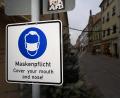 Symbolbild: Robert Michael/dpa
Die Corona-Protokolle des Robert-Koch-Instituts scheinen die Schutzmaßnahmen während der Pandemie infrage zu stellen