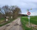 Bild: rti
Der bayerisch-tschechische Grenzübergang bei Bad Neualbenreuth (Bild) in Richtung Mytina (Altalbenreuth) ist im Moment für Leute geöffnet, die zu Fuß oder mit dem Fahrrad unterwegs sind. In nächster Zeit ist aber die Öffnung für Personenautos geplant.