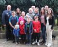 Bild: Nikolaus Scherr/exb
Im Kreis seiner Familie feiert Josef Weigl seinen 70. Geburtstag feiern. Es gratuliert auch eine Abordnung der Feuerwehr Tiefenbach.