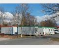 Bild: Stefanie Gradl
Die ukrainischen Flüchtlinge, die früher in diesen Containern untergebracht waren, wohnen mittlerweile im Vilsecker Stadtgebiet. Jetzt sollen die Container vom Ziegelanger ins Gewerbegebiet umgesetzt werden, um dort in ihnen weitere 25 Flüchtlinge unterzubringen.