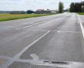 Bild: do
Fahrbahnrisse ohne Ende gibt es im Straßenabschnitt der S 2168 zwischen Eschenbach und Tremmersdorf und zwischen Speinshart und Dobertshof. Die Forderung nach einer umgehenden Erneuerung der 45 Jahre alten Fahrbahndecke war Thema im Speinsharter Gemeinderat.