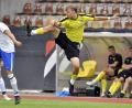 Bild: Hubert Ziegler
Hervorragende Haltungsnoten für Noah Majdic (rechts) vom FC Amberg. Der Mittelfeldabräumer war bisher in jedem Saisonspiel dabei.