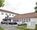 Bild: Petra Hartl
Das Medienzentrum, eine Liegenschaft des Landkreises, soll eine PV-Anlage aufs Dach bekommen.