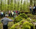 Bild: ubb
Vor dem Festakt erkundeten viele Mitglieder und Interessierte den Teichelberg.