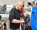 Bild: Petra Hartl
Thorsten Preißer ist mit seinem Schuh- und Schlüsseldienst in die Untere Nabburger Straße 46 umgezogen.