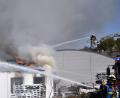 Bild: jma
Mit den Drehleitern von oben, aber auch von unten wurden die Flammen beim Brand in Auerbach bekämpft.