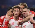 Bild: Christian Bruna/dpa
Bayerns Joshua Kimmich (Zweiter von links) feiert mit den Kollegen sein 1:0 gegen Arsenal.