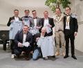 Bild: Stefan Gruber/exb
Oliver von Bornstädt (rechts) und sein Stellvertreter Tobias Brunner (links daneben) freuen sich als Vorstände von Round Table Schwandorf zusammen mit ihrem Team über eine hohe Summe an Spendengeldern, die verteilt werden konnte.