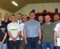 Bild: jp
Die neue Führung der Feuerwehr Pfaffenhofen (von links): Stefan, Marion und Leonie Kuhn, Korbinian Jancker, Markus Blomenhofer, Patrick Hollweck, Bürgermeister Stefan Braun, Tobias Koller, Jürgen Rubenbauer, Mathias Kemmling, Thomas Weigl, Martin Hollweck, Sebastian Weber, Richard Polster, Martin Geier und Markus Hollweck.