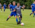 Bild: Guenter Uschold
André Bauer (links) von der SG Niedermurach/Pertolzhofen bekämpft Daniel Augustin vom FC OVI/Teunz. Im Hinspiel siegte der FC 6:1, am Freitag wird das Rückspiel nachgeholt.