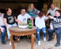Bild: do
Mit einem Schwank in drei Akten geht es um den "zweiten Frühling" der Oma. "Alte, mach keine Dummheiten", heißt es da. Ein Lustspiel der Laienspielgruppe des Theatervereins Eschenbach im Kulturhof des Taubnschusters. Unser Bild zeigt die Schauspieltruppe bei einer Probe auf der Bühne des Taubenschusters.