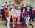 Bild: Barbara Dirrigl/&#039;exb
Zahlreiche Mitglieder werden bei der Feier zum 40-jährigen Bestehen des Kirchenchors Schmidgaden ausgezeichnet.