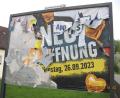 Bild: Josef Vogl/exb
Die Werbetafel von Siegenhofen (Rieden) hat inzwischen einen gewissen Bekanntheitsgrad erreicht. Derzeit (Stand: 15. April) präsentiert sie sich aber in einem etwas schlampigen Zustand.
