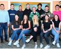 Bild: no
Der neue Vorstand der Kirwagemeinschaft Ritzenfeld mit dem Vorsitzenden Lukas Luber (stehend, Dritter von rechts), seinem Vorgänger Felix Ruder (stehend, Zweiter von rechts) und dem Zweiten Bürgermeister der Gemeinde Illschwang, Benjamin Hiltl (stehend, links)