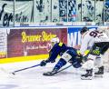 Bild: Tobias Neubert
Szenen aus dem dritten Play-off-Finale in der Eishockey-Oberliga zwischen den Blue Devils Weiden (blaue Trikots) und den Hannover Scorpions.