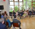 Bild: dob
Die Schüler-Big-Band der Realschule gestaltete die Feierlichkeiten mit dem Schulchor festlich musikalisch mit.