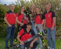 Bild: Thomas Enslein
Bild: von links: Abteilungsleiter Ski Christian Enslein, Laura Enslein, Sophia Ach, Annika Schön und TSV – Sportwart Ski Alexander Schön. Vorne knieend: Marco Schön