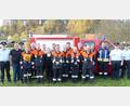 Bild: jp
Stolz zeigen sich die zwei Löschgruppen der Feuerwehr Pfaffenhofen nach der Prüfung. Ihnen gratulieren Kreisbrandmeister Jürgen Ehrnsberger (links), Vorsitzender Stefan Kuhn (Dritter von links) sowie (von rechts) die Kreisbrandmeister Alexander Graf und Florian Schlegel.