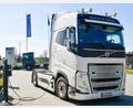 Bild: Petra Hartl
Der Volvo FH Electric ist derzeit der meistgekaufte Elektro-Lkw in Europa. Er zeigt aber auch, wo die Probleme mit dem elektrischen Warenverkehr derzeit noch liegen.