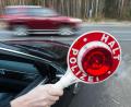 Symbolbild: Armin Weigel/dpa
In Marktredwitz stoppte die Polizei einen Autofahrer ohne Führerschein.