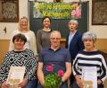 Bild: OGV Münchenreuth/exb
Ehrungen standen beim OGV Münchenreuth an. Im Bild (vorne, von links) Theresia Grillmeier, Gerhard Ernstberger und Andrea Eckstein sowie (hinten, von links) Sonja Heindl, Kreisfachberaterin Manuela Pappenberger und Vorsitzende Maria Schicker.