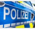 Symbolbild: David Inderlied/dpa
In Fuchsmühl haben Unbekannte drei Fahnenmasten beschädigt.