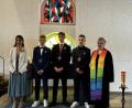 Bild: rn
Diplom-Religionspädagogin Lydia Engelhardt segnet die jungen Konfirmanden.