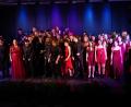 Bild: Winkler
Unter dem Motto „Man in Black, Lady in Red - Through all eras of music“ hat die FOS/BOS Weiden zum Konzert in die Aula der Schule geladen.