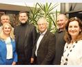 Bild: sre
Bei der Geburtstagsfeier im Gemeindestadel: (von links) Tochter Kerstin Pürner, Vorsitzender Christoph Miszka (SV Etzelwang), Bürgermeister Roman Berr, Jubilar Willfried Schmidt, Vorsitzender Marco Brunner (Gesangverein Etzelwang) und Tochter Petra Schmidt-Arglebe.