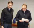 Bild: KAB KV Kemnath-Marktredwitz/exb
Stephan Rödl (links) überreichte Pfarrer Markus Bruckner (rechts) die Bestellungsurkunde zum Präses des KAB-Kreisverbands Kemnath-Marktredwitz.