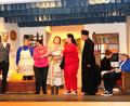 Bild: tra
Beim Stück "Tante Tillys Testament", das die Theatergruppe der Pfadfinder Ensdorf aufführt, herrscht im Pfarrhaus jede Menge Trubel.