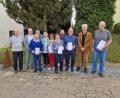 Bild: Roland Lochner/exb
Die Geehrten des VdK-Ortsverbands Erbendorf mit den Ehrengästen (von links) Kreisgeschäftsführer Thomas Döhler, Dritter Bürgermeister Reinhold Kastner, Hans-Peter Mai, Karl-Heinz Bäumler, Vorsitzende Petra Dietl, Theresia Kahl-Ernstberger, Annemarie und Markus Fütterer, Anton Hauer, Willi Müller und Gerhard Wöhrl.