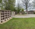 Bild: ge
Auch die Fläche vor der neuen Urnenwand im Ammerthaler Friedhof soll bald gepflastert werden, damit ein ungehinderter Zugang möglich ist.