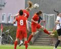 Archivbild: Hubert Ziegler
Die Fußball-Frauen des TSV Theuern empfangen am Sonntag den FC Stern München. Das Bild zeigt Lena Götz, Anne Wagner und Marie Karpf (von links) in der Partie gegen den SV Kirchberg (5:0).