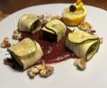 Bild: Michael Schiffer
Tofu im Zucchinimantel auf Cranberry-Spiegel mit gehackten und gerösteten Walnüssen.